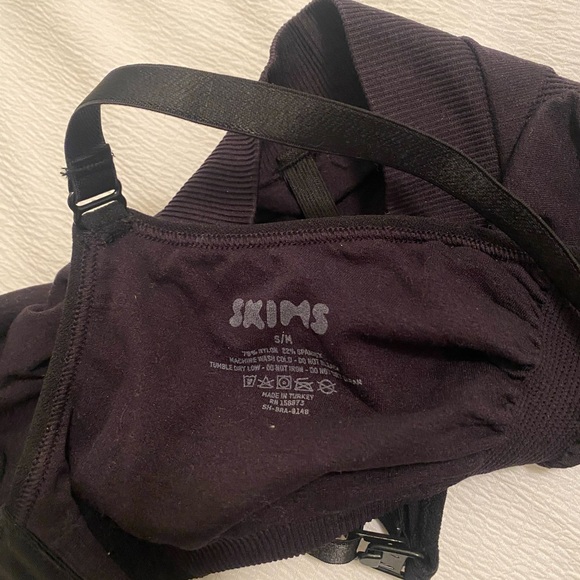 SKIMS Maternity shapewear and bra - Picture 8 of 11